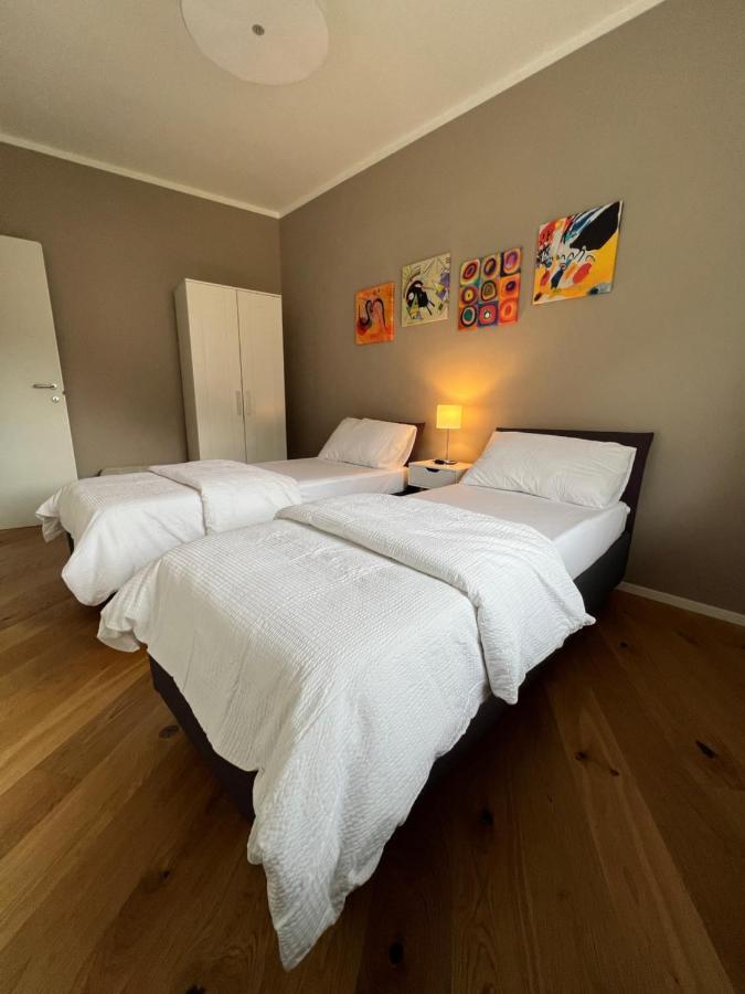 Venzhome Apartment